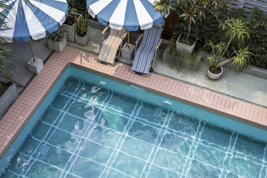 Manual vs Automatic Pool Cover Systems: Which is Better?